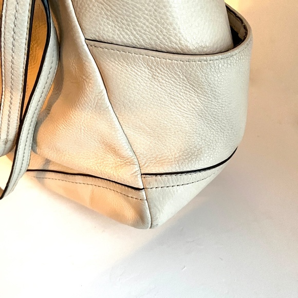 😍🌻. COACH #26368 Leather Beige Off-White Tote - Picture 9 of 16